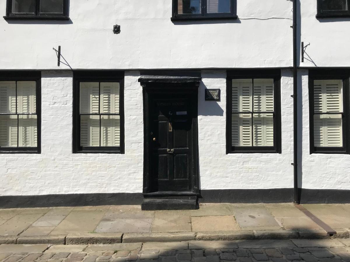 "Wesley House" Historic Home In Town Centre With Parking 什鲁斯伯里 外观 照片